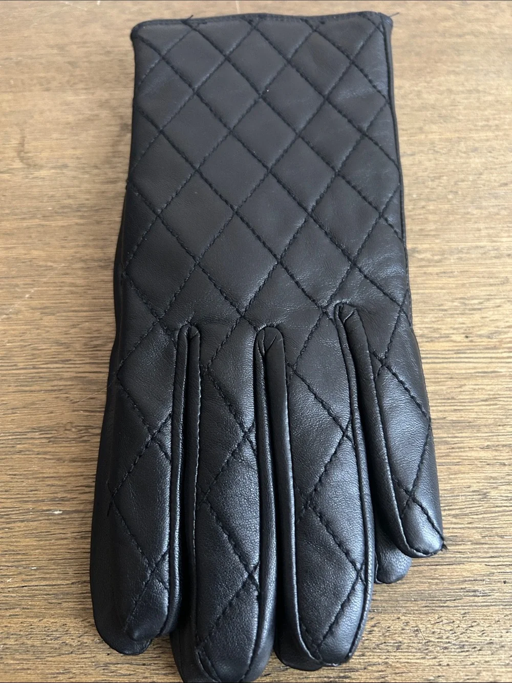 Merona Quilted Sheep Leather Gloves in Black Color. Brand New. Size L/XL.